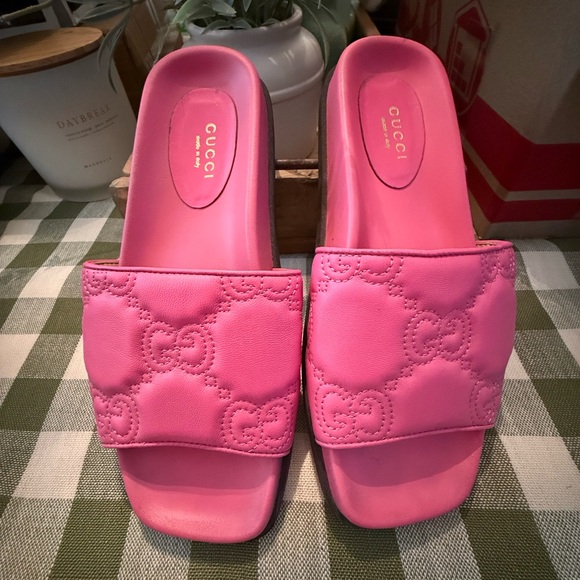 Gucci Vibrant Pink Women's Sandals - Picture 1 of 8